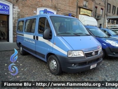 Fiat Ducato III serie
Polizia di Stato
POLIZIA F0181
Festa della Polizia Ferrara 2011
Parole chiave: Fiat Ducato_IIIserie POLIZIAF0181 Festa_della_Polizia_Ferrara_2011