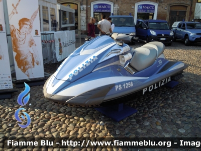 Yamaha Acquascooter
Polizia di Stato
PS1258
Festa della Polizia Ferrara 2011
Parole chiave: Yamaha PS1258 Festa_della_Polizia_Ferrara_2011