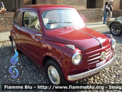 Fiat 600
Polizia di Stato
Esemplare esposto presso il Museo delle auto della Polizia di Stato
POLIZIA 19280
Festa della Polizia Ferrara 2011
Parole chiave: Fiat 600 POLIZIA19280 Festa_della_Polizia_Ferrara_2011