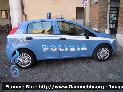 Fiat Grande Punto
Polizia di Stato
 POLIZIA F7033
 
Festa della Polizia Ferrara 2011
Parole chiave: Fiat Grande_Punto POLIZIAF7033 Festa_della_Polizia_Ferrara_2011