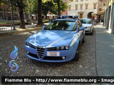 Alfa Romeo 159 Sportwagon
 Polizia di Stato
 Polizia Stradale
 POLIZIA F9258

Festa della Polizia Ferrara 2011
Parole chiave: Alfa-Romeo 159_Sportwagon POLIZIAf9258 Festa_della_Polizia_Ferrara_2011