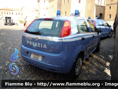 Fiat Grande Punto
Polizia di Stato
 POLIZIA H1808
 
Festa della Polizia Ferrara 2011
Parole chiave: Fiat Grande_Punto POLIZIAH1808 Festa_della_Polizia_Ferrara_2011