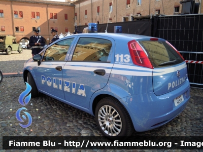 Fiat Grande Punto
Polizia di Stato
 POLIZIA H4536
 
Festa della Polizia Ferrara 2011
Parole chiave: Fiat Grande_Punto POLIZIAH4536 Festa_della_Polizia_Ferrara_2011