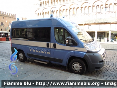 Fiat Ducato X250
Polizia di Stato
POLIZIA H1294
Festa della Polizia Ferrara 2011
Parole chiave: Fiat Ducato_X250 POLIZIAH1294 Festa_della_Polizia_Ferrara_2011