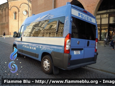 Fiat Ducato X250
Polizia di Stato
POLIZIA H1294
Festa della Polizia Ferrara 2011
Parole chiave: Fiat Ducato_X250 POLIZIAH1294 Festa_della_Polizia_Ferrara_2011