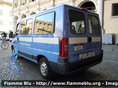 Fiat Ducato III serie
Polizia di Stato
POLIZIA F0072
Festa della Polizia Ferrara 2011
Parole chiave: Fiat Ducato_IIIserie POLIZIAF0072 Festa_della_Polizia_Ferrara_2011