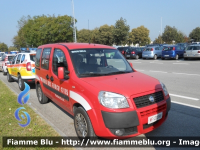 Fiat Doblò II serie
Vigili del Fuoco
Comando Provinciale di Reggio Emilia
Nucleo Speleo Alpino Fluviale
VF 23998
Parole chiave: Fiat Doblò_IIserie VF23998 Reas_2012