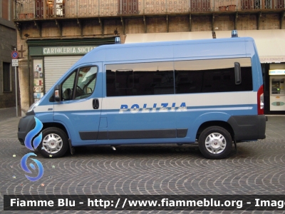 Fiat Ducato X250
Polizia di Stato
POLIZIA H3217
Festa della Polizia Ferrara 2011
Parole chiave: Fiat Ducato_X250 POLIZIAH3217 Festa_della_Polizia_Ferrara_2011