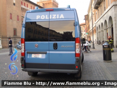 Fiat Ducato X250
Polizia di Stato
POLIZIA H3217
Festa della Polizia Ferrara 2011
Parole chiave: Fiat Ducato_X250 POLIZIAH3217 Festa_della_Polizia_Ferrara_2011