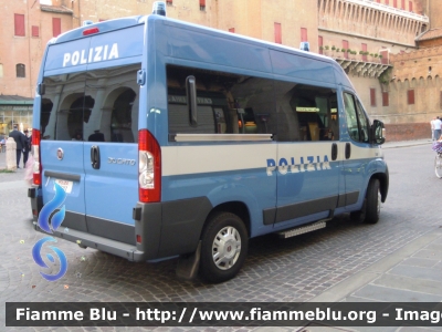 Fiat Ducato X250
Polizia di Stato
POLIZIA H3217
Festa della Polizia Ferrara 2011
Parole chiave: Fiat Ducato_X250 POLIZIAH3217 Festa_della_Polizia_Ferrara_2011