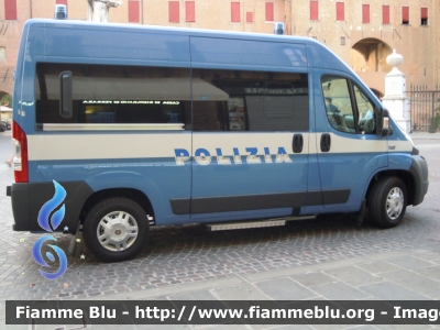 Fiat Ducato X250
Polizia di Stato
POLIZIA H3217
Festa della Polizia Ferrara 2011
Parole chiave: Fiat Ducato_X250 POLIZIAH3217 Festa_della_Polizia_Ferrara_2011