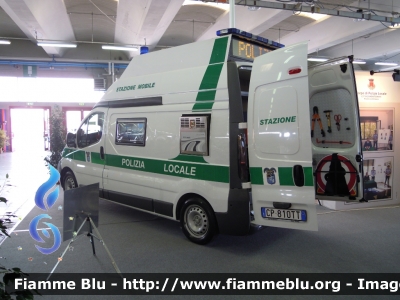 Renault Trafic II serie 
Polizia Locale Brescia
Stazione Mobile in esposizione al Reas 2011
Ex mezzo Polizia Provinciale
http://www.fiammeblu.it/displayimage.php?pid=12488
Parole chiave: Renault Trafic_IIserie Reas_2011