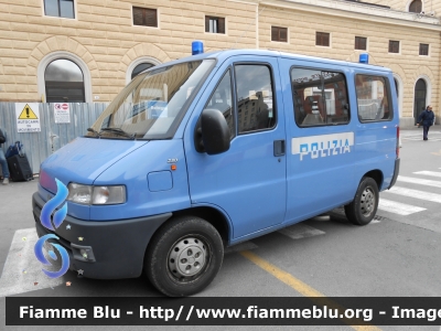 Fiat Ducato II Serie
Polizia di Stato
Polizia Ferroviaria
POLIZIA E1622
Parole chiave: Fiat Ducato_IISerie POLIZIAE1622