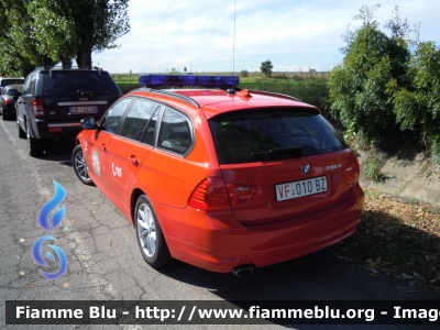 Bmw 320 Touring E91 restyle
Vigili del Fuoco
 Corpo Permanente di Bolzano
 Berufsfeuerwehr Bozen
 -Autocomando-
 VF 010 BZ
Parole chiave: Bmw 320_Touring_E91_restyle VF010BZ Reas_2011