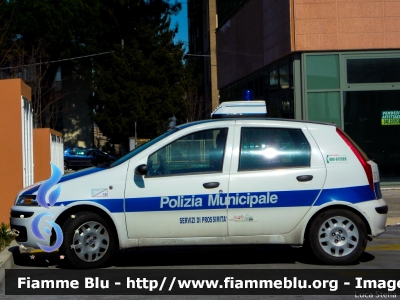 Fiat Punto II serie
Polizia Municipale "Unione dei Comuni della Bassa Romagna"
Comune di Bagnacavallo (RA)
Servizio di Prossimità
Parole chiave: Fiat Punto_IIserie