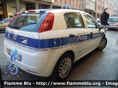 Fiat Grande Punto
Polizia Municipale Ferrara
Allestimento Focaccia
Parole chiave: Fiat Grande_Punto