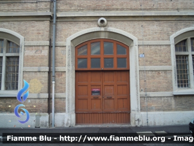 Comando Provinciale di Ferrara
Vigili del Fuoco
Comando Provinciale di Ferrara
Vecchia caserma di Piazzale Poledrelli in centro città
Porta d'ingresso da via Ortigara
