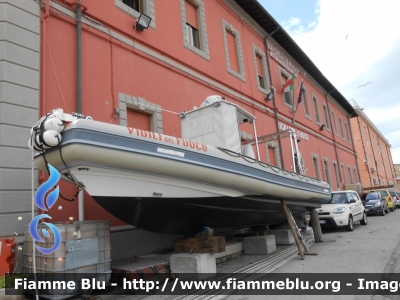 Gommone
Vigili del Fuoco
Distaccamento Porto di Livorno
Parole chiave: Gommone