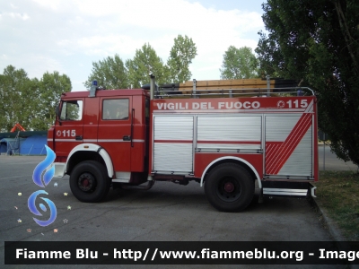 Iveco 190-26
Vigili del Fuoco
Comando Provinciale di Vicenza 
Distaccamento Permanente di Asiago (VI)
AutoPompaSerbatoio allestimento Baribbi
VF 15821
Parole chiave: Iveco 190-26 VF15821