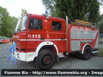 Iveco 190-26
Vigili del Fuoco
Comando Provinciale di Vicenza 
Distaccamento Permanente di Asiago (VI)
AutoPompaSerbatoio allestimento Baribbi
VF 15821
Parole chiave: Iveco 190-26 VF15821