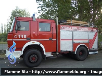 Iveco 190-26
Vigili del Fuoco
 Comando Provinciale di Vicenza 
Distaccamento Permanente di Asiago (VI)
 AutoPompaSerbatoio allestimento Baribbi
 VF 15821
Parole chiave: Iveco 190-26 VF15821