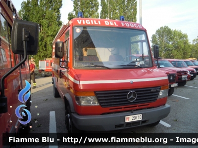 Mercedes-Benz Vario 612D
Vigili del Fuoco
Comando Provinciale di Forlì Cesena
AF-UCL NBCR
VF 20710
Parole chiave: Mercedes-Benz Vario_612D VF20710