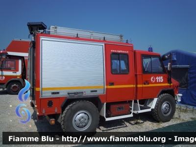 Iveco VM90
Vigili del Fuoco
 Comando Provinciale di Torino
 Polisoccorso allestimento Baribbi
 VF 17986
Parole chiave: Iveco VM90 VF17986