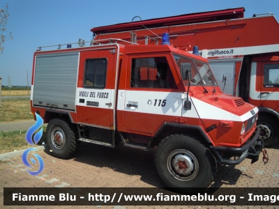 Iveco VM90 
Vigili del Fuoco
 Polisoccorso allestimento Baribbi
 VF 15976
Parole chiave: Iveco VM90 VF15976