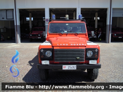 Land Rover Defender 130
Vigili del Fuoco
Comando Provinciale di
Reggio Emilia
Seconda fornitura Regione Emilia Romagna
Allestito con modulo AIB e gruppo taglio
VF 25842
Parole chiave: Land-Rover Defender_130 VF25482