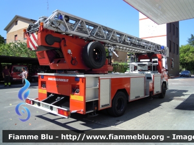 Iveco EuroFire 150E27 I serie 
Vigili del Fuoco
 Comando Provinciale di 
Reggio Emilia
 AutoScala da 37 metri allestimento Iveco-Magirus 
VF 19208
Parole chiave: Iveco EuroFire_150E27_Iserie VF19208