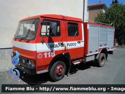 Iveco OM 79-13 
Vigili del Fuoco
Comando Provinciale di Reggio Emilia
AutoPompaSerbatoio allestimento Baribbi
Mezzo alienato in attesa di essere ceduto a un corpo volontario in Sud America
Parole chiave: Iveco OM 79-13