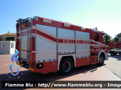 Mercedes-Benz Actros 1841 II serie
Vigili del Fuoco
 Comando Provinciale di Rovigo
 Distaccamento Permanente di Adria
 AutoPompaSerbatoio allestimento Bai
 VF 24470
Parole chiave: Mercedes-Benz Actros_1841_IIserie VF24470