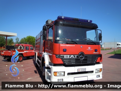 Mercedes-Benz Atego 1828 I serie
Vigili del Fuoco
Comando Provinciale di Rovigo
Distaccamento Permanente di Adria
AutoBottePompa allestimento Bai
VF 22460
Parole chiave: Mercedes-Benz Atego_1828_Iserie VF22460