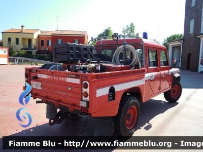 Land Rover Defender 130
Vigili del Fuoco
 Comando Provinciale di Rovigo
 Distaccamento Permanente di Adria
 Modulo AIB RosenFire
 VF 18378
Parole chiave: Land-Rover Defender_130 VF18378