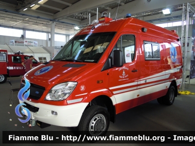 Mercedes-Benz Sprinter 4x4 III serie
Vigili del Fuoco
Corpo Permanente di Trento
Nucleo Sommozzatori
Allestimento DiviTec
VF 0J1 TN
In esposizione al Reas 2012
Parole chiave: Mercedes-Benz Sprinter_4x4_IIIserie VF0J1TN Reas_2012