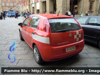 Fiat Grande Punto
Vigili del Fuoco
Comando Provinciale di Bologna
Distaccamento Aereoportuale di Bologna
Servizio Antincendio Aeroportuale
VF 24758
Festa delle Forze Armate 2012
Parole chiave: Fiat Grande_Punto VF24758 Festa_Forze_Armate_2012