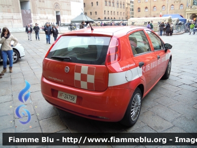 Fiat Grande Punto
Vigili del Fuoco
Comando Provinciale di Bologna
Distaccamento Aereoportuale di Bologna
Servizio Antincendio Aeroportuale
VF 24758
Festa delle Forze Armate 2012
Parole chiave: Fiat Grande_Punto VF24758 Festa_Forze_Armate_2012