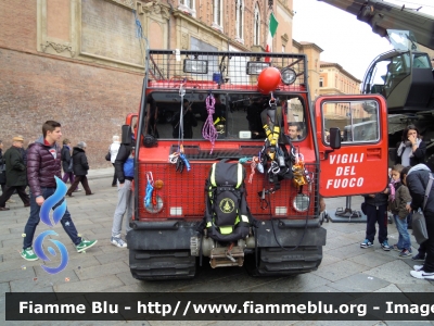 Hägglund & Söner Bandvagn 206
Vigili del Fuoco
Comando Provinciale di Bologna
VF 16005
Festa delle Forze Armate 2012
Parole chiave: Hägglund-&-Söner Bandvagn_206 VF16005 Festa_Forze_Armate_2012