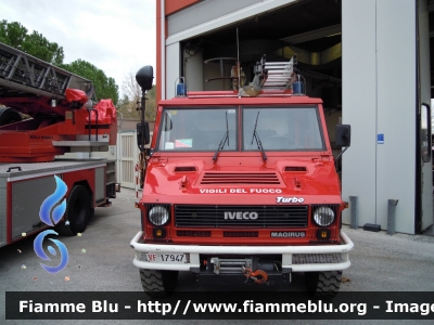 Iveco VM90
Vigili del Fuoco
Comando Provinciale di Ravenna
Polisoccorso allestimento Iveco-Magirus
VF 17947
 Santa Barbara 2012 Ravenna
Parole chiave: Iveco VM90 VF17947 Santa_Barbara_VVF_2012