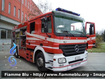 Mercedes-Benz Actros 1841 II serie
Vigili del Fuoco
 Comando Provinciale di Ravenna
 AutoPompaSerbatoio allestimento BAI
 VF 24454
 Santa Barbara 2012 Ravenna 

Parole chiave: Mercedes-Benz Actros_1841_IIserie VF24454 Santa_Barbara_VVF_2012