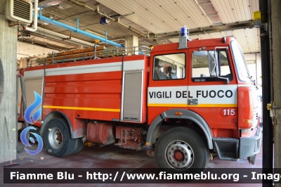 Iveco 190-26
Vigili del Fuoco
Comando Provinciale di Forlì-Cesena
AutoBottePompa allestimento Baribbi
VF 17254
Parole chiave: Iveco 190-26 VF17254