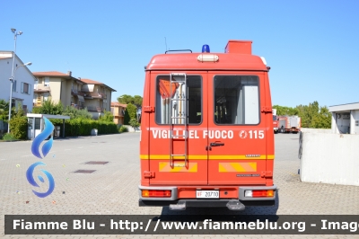 Mercedes-Benz Vario 612D
Vigili del Fuoco
Comando Provinciale di Forlì-Cesena
AF-UCL NBCR
VF 20710
Parole chiave: Mercedes-Benz Vario_612D VF21710