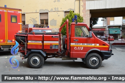 Iveco Fauno
Vigili del Fuoco
Comando Provinciale Siena
Allestimento Rampini
VF 17611
Parole chiave: Iveco Fauno VF17611