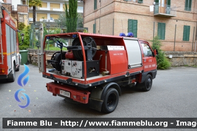 Piaggio Porter Colibrì 4x4 II serie
Vigili del Fuoco
Comando Provinciale di Siena
AutoPompaSerbatoio allestimento Piemme Antincendi
VF 23638
Parole chiave: Piaggio Porter_Colibrì_4x4_IIserie VF23638