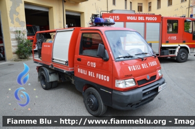 Piaggio Porter Colibrì 4x4 II serie
Vigili del Fuoco
Comando Provinciale di Siena
AutoPompaSerbatoio allestimento Piemme Antincendi
VF 23638
Parole chiave: Piaggio Porter_Colibrì_4x4_IIserie VF23638