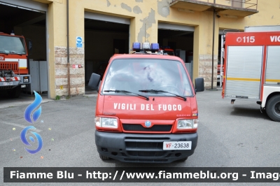 Piaggio Porter Colibrì 4x4 II serie
Vigili del Fuoco
Comando Provinciale di Siena
AutoPompaSerbatoio allestimento Piemme Antincendi
VF 23638
Parole chiave: Piaggio Porter_Colibrì_4x4_IIserie VF23638