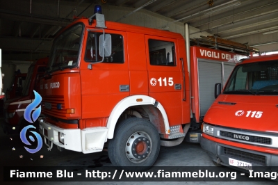 Iveco 190-26
Vigili del Fuoco
Comando Provinciale di Verona
AutoPompaSerbatoio allestimento Baribbi
VF16670
Parole chiave: Iveco 190-26 VF16670