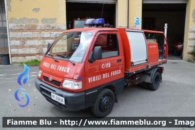 Piaggio Porter Colibrì 4x4 II serie
Vigili del Fuoco
Comando Provinciale di Siena
AutoPompaSerbatoio allestimento Piemme Antincendi
VF 23638
Parole chiave: Piaggio Porter_Colibrì_4x4_IIserie VF23638