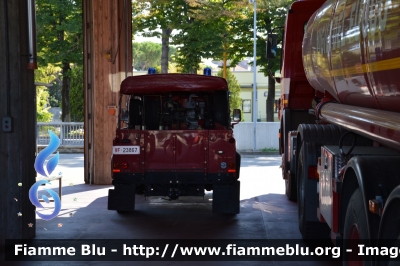 Land Rover Defender 90
Vigili del Fuoco
Comando Provinciale di Forlì-Cesena
VF 23867
Parole chiave: Land-Rover Defender_90 VF23867