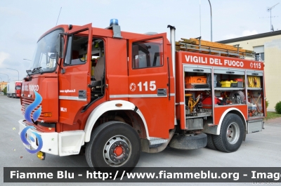 Iveco 190-26
Vigili del Fuoco
Comando Provinciale di Bologna
Distaccamento Volontario di Molinella
AutoPompa Serbatoio allestimento Baribbi
VF 16541
Parole chiave: Iveco 190-26 VF16541